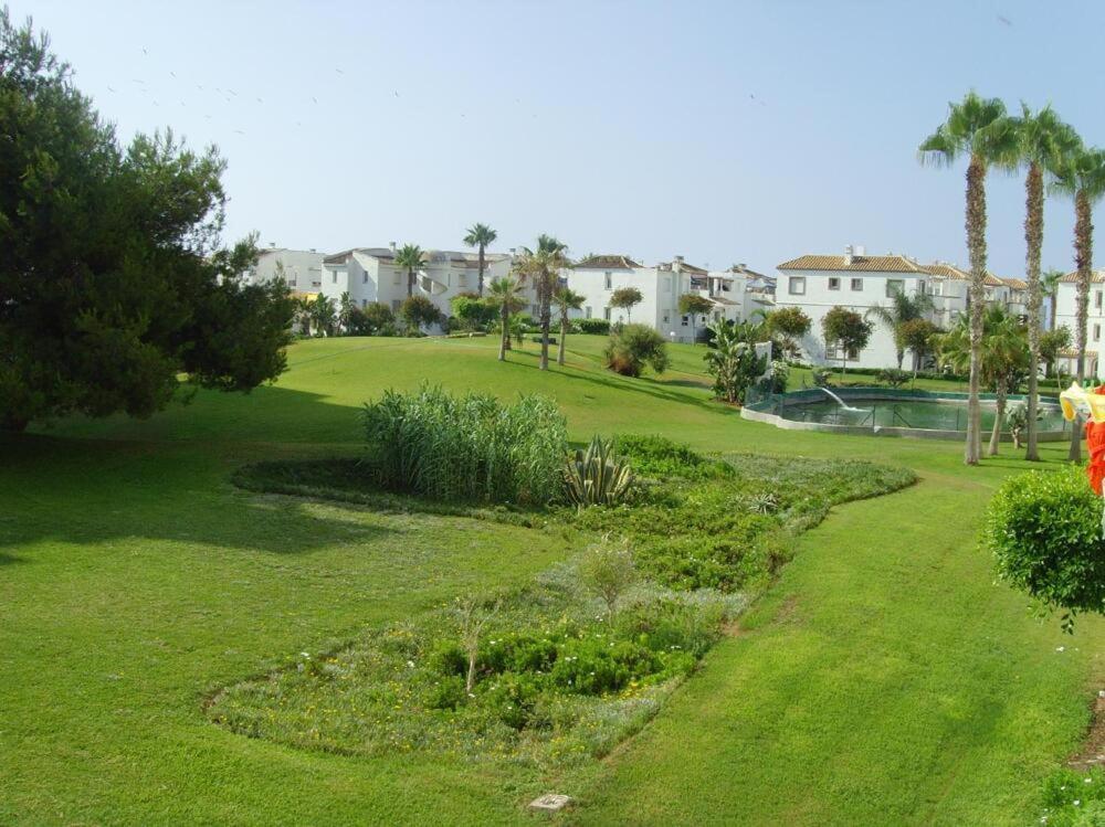 Apto. Urbanizacion Laguna Beach, 1ª Linea De Playa Torrox Luaran gambar